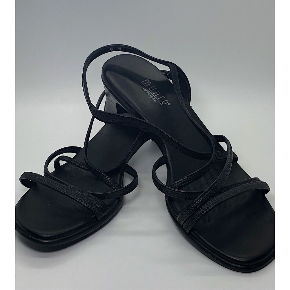 ❤️MUNRO American black strappy sandals